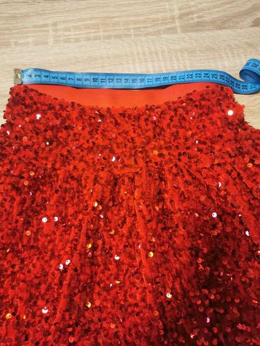 Spódniczka czerwona z cekinami 128cm 7-8 lat