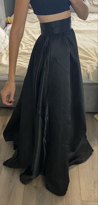 Атласна спідниця чорого кольору в розмір S
