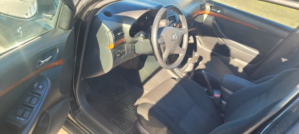 Toyota Avensis T25 nowe opony