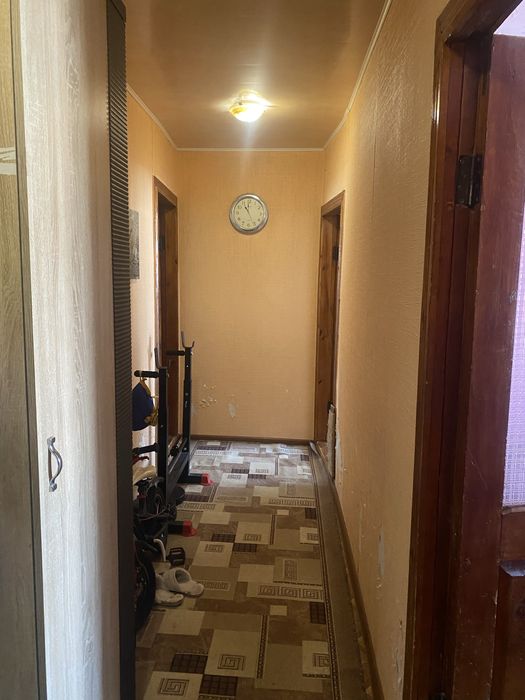 Продаи 3-х кім.кв з меблями та побутовою на 4-м районі.