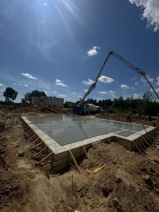 Будівництво фундаментів.