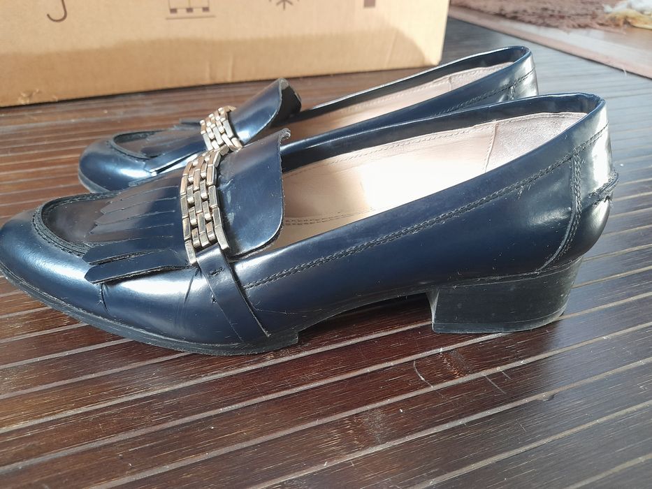 Sapatos pretos em muito bom estado da uterque