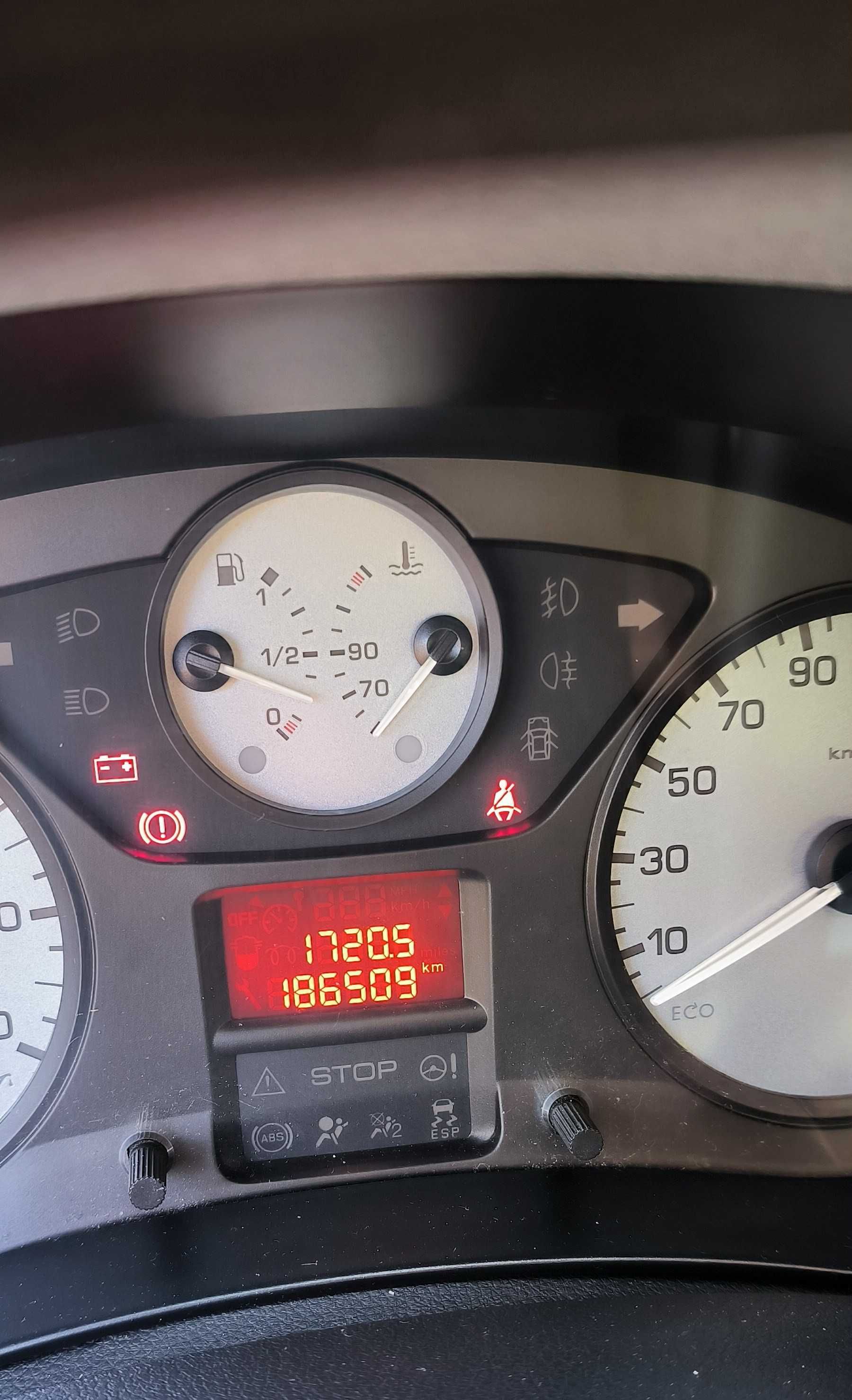 Citroën Berlingo 1.6 HDi 5 Lugares ou 4 Lugares + Cadeira de Rodas
