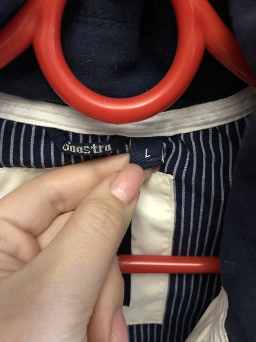 Жіноча фірмова куртка