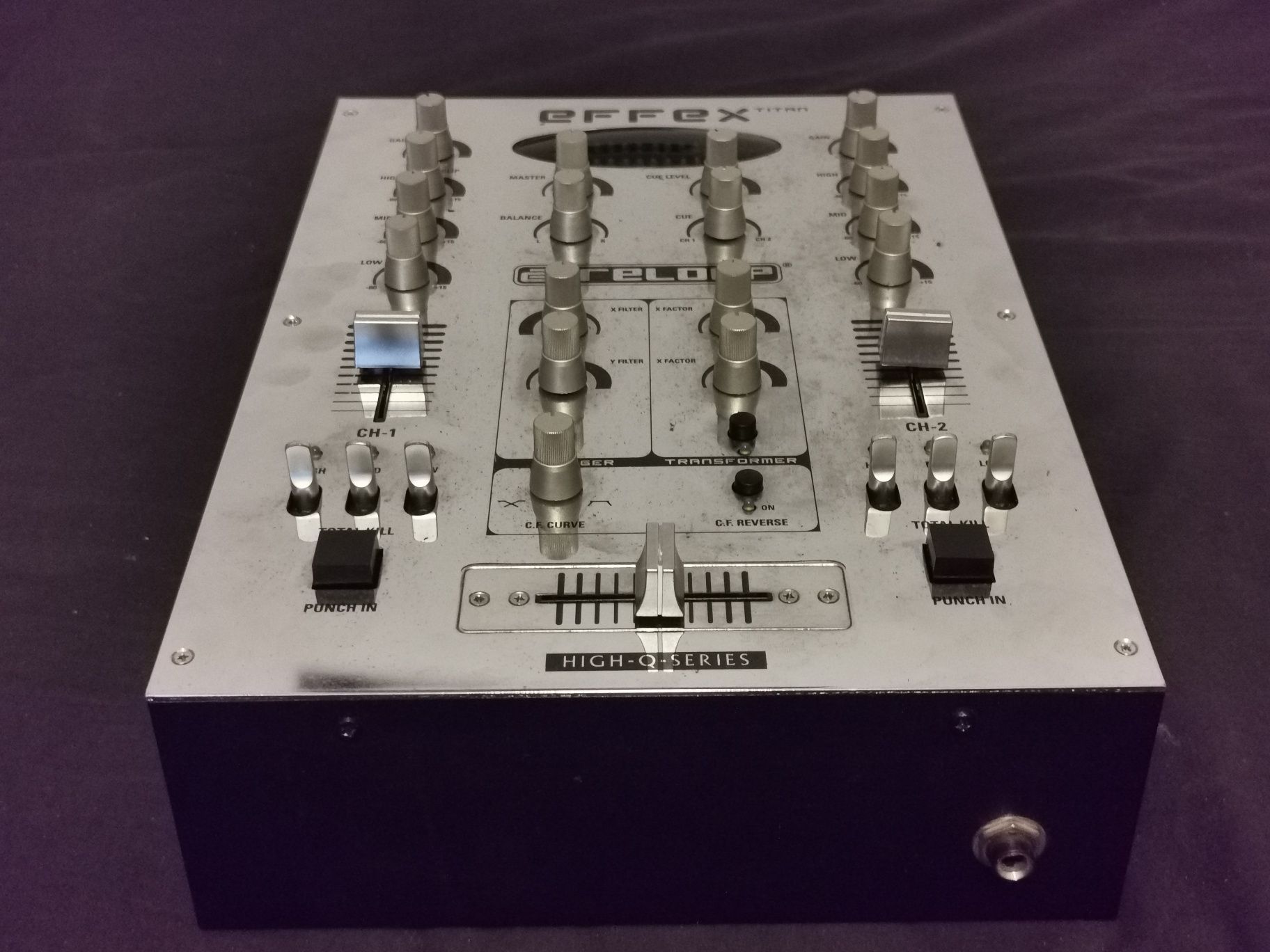 Mikser Reloop Effex Titan 2-kanałowy + zasilacz