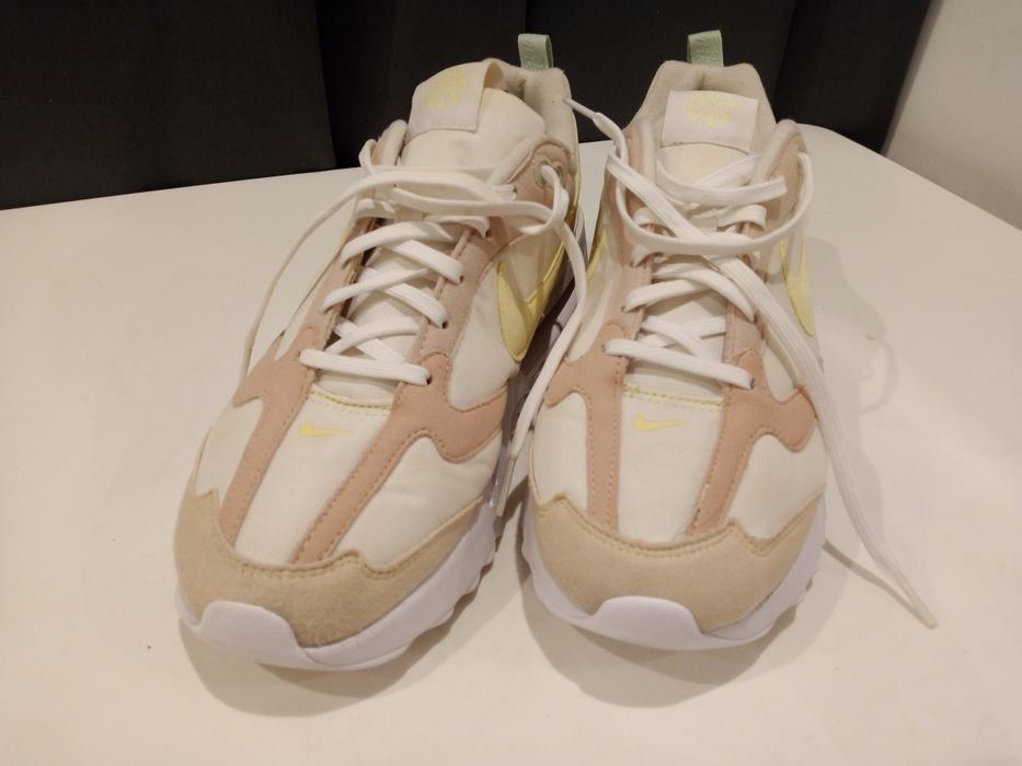 Buty Nike Air Max Dawn rozmiar 43 Długość wkładki 27,5 cm. 
Bryluj w s