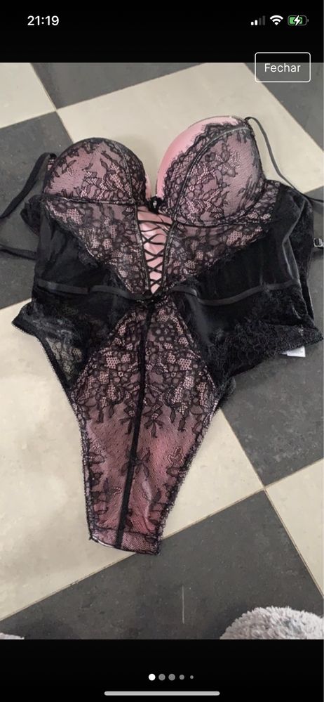 Lingerie sexy em renda preta e rosa