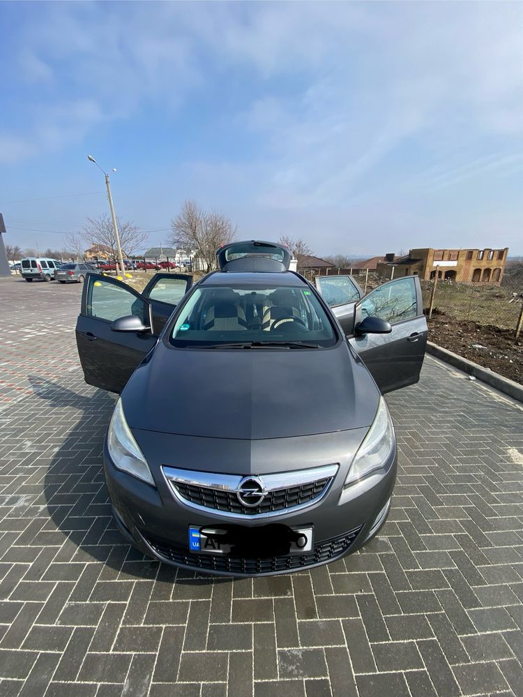 Продам авто opel astra j