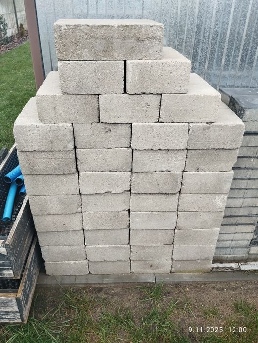 Bloczek betonowy,fundamentowy