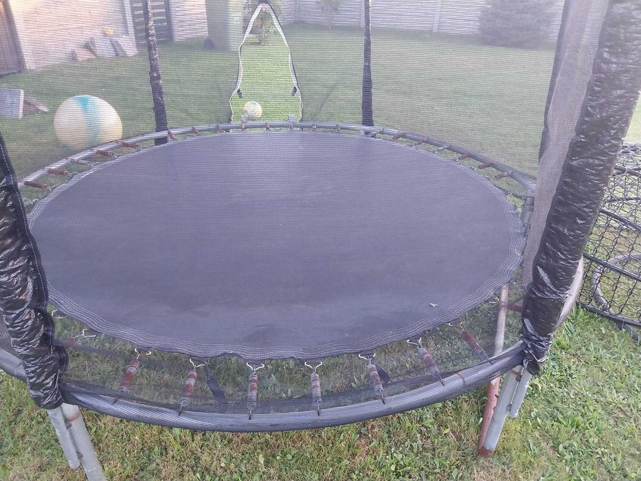 Trampolina ogrodowa 250 cm, stan dobry.