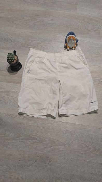 Шорти nike в білому кольорі