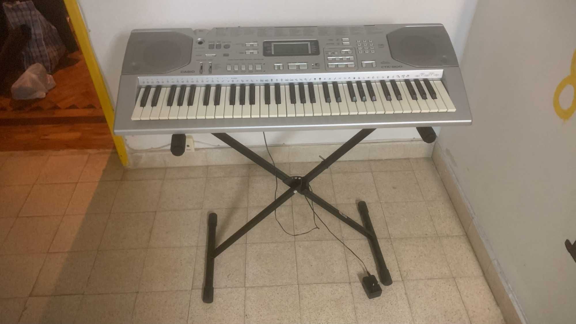 Órgão/Piano Casio CT-X800