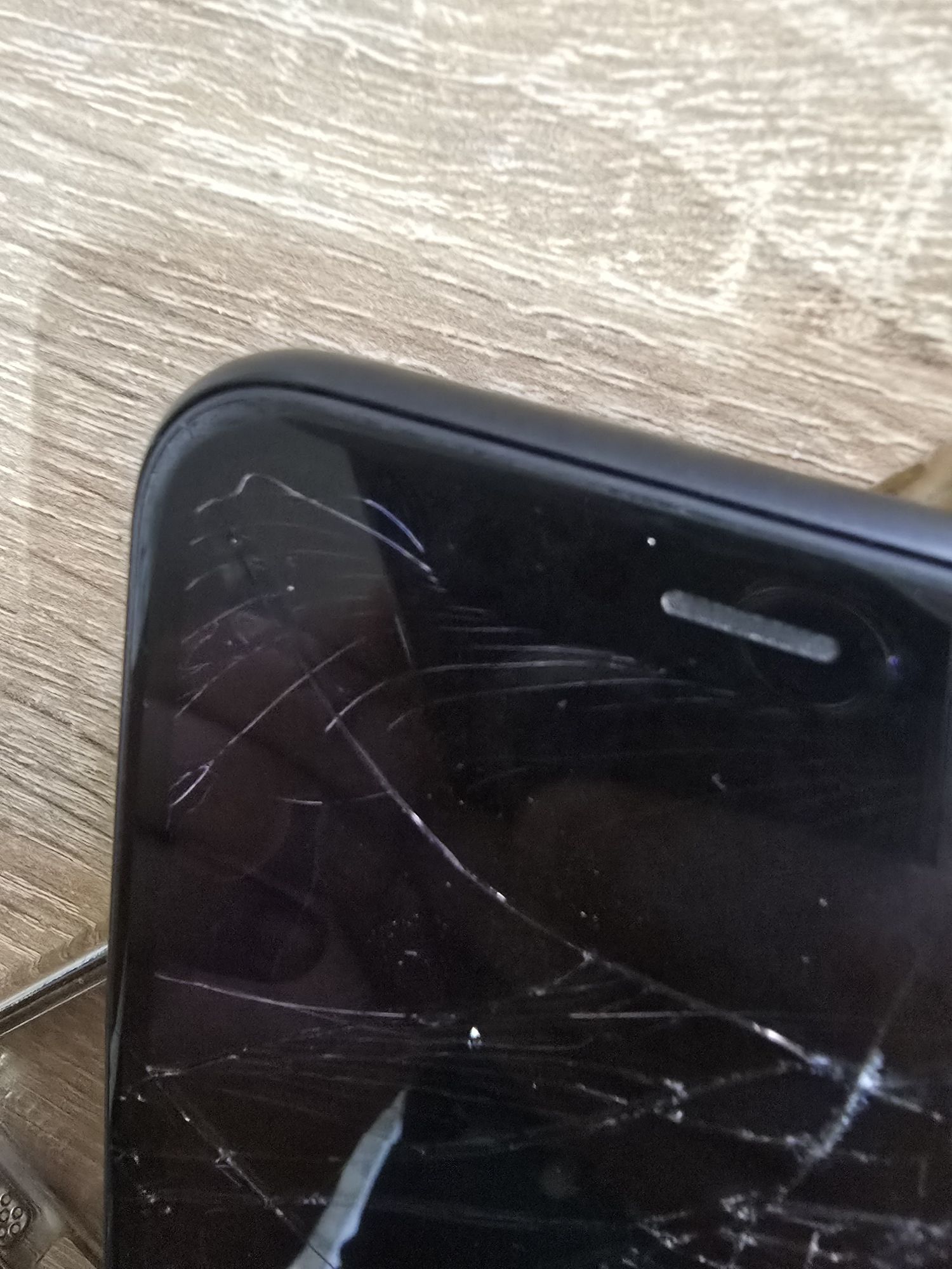 IPhone XR разбит