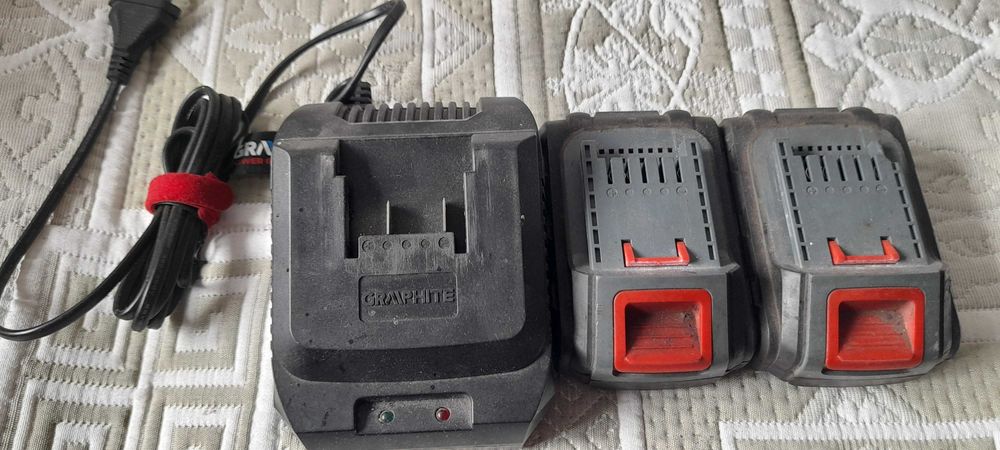 ładowarka do wkrętarki 14,4 V +dwa akumulatory