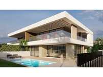 Moradia V4 com piscina e cave - Loulé
