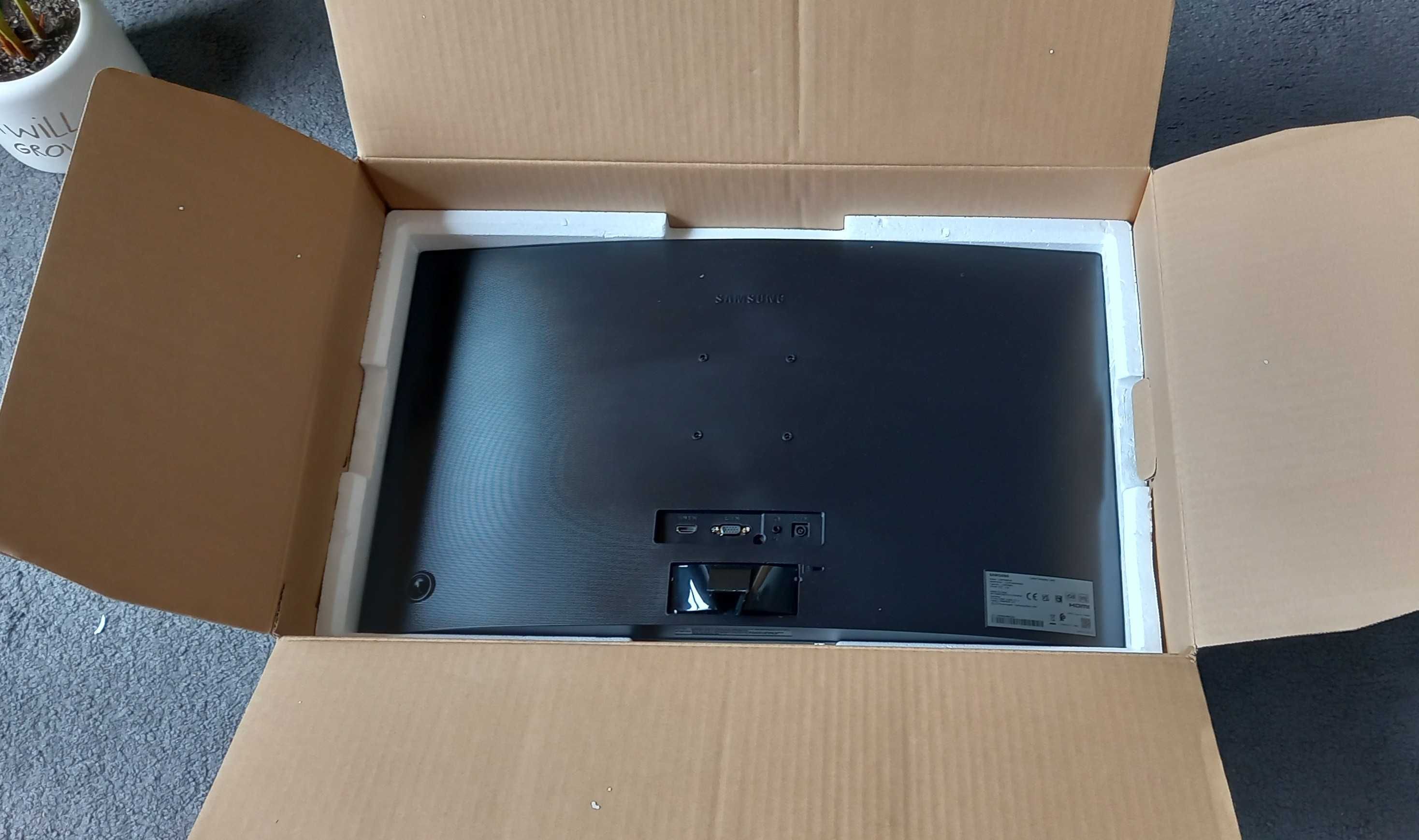 Monitor Samsung C27F  27 cali zakrzywiony. Jak nowy.