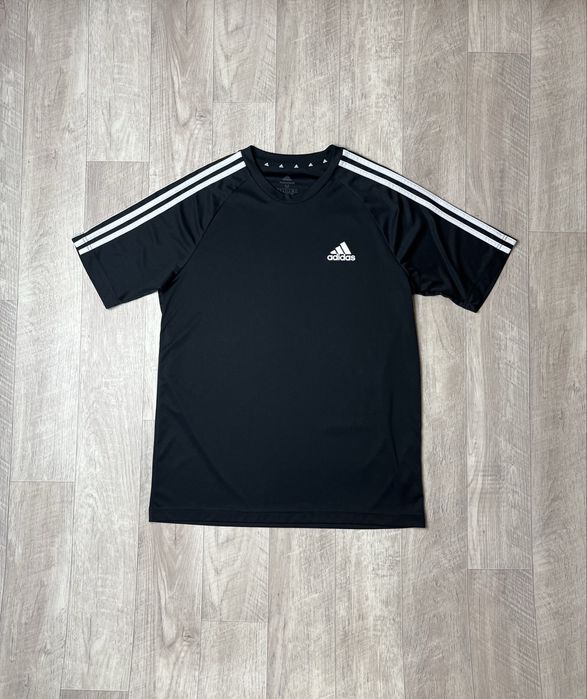 Футболка Adidas размер М оригинал спортивная чёрная адидас мужская