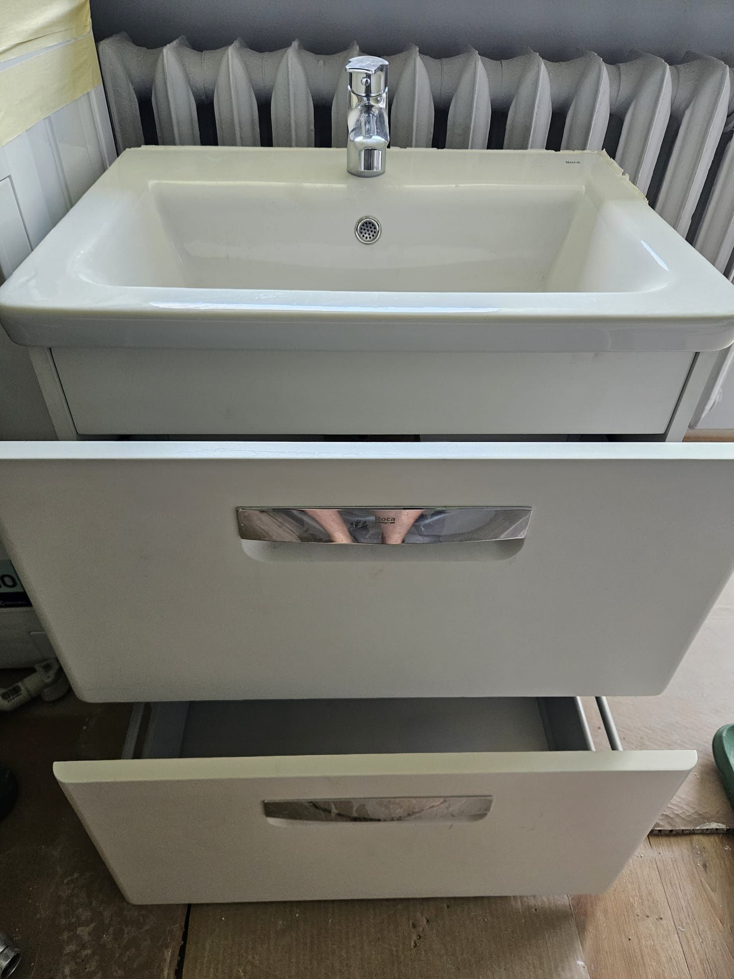 Szafka łazienkowa 60cm z umywalką i baterią