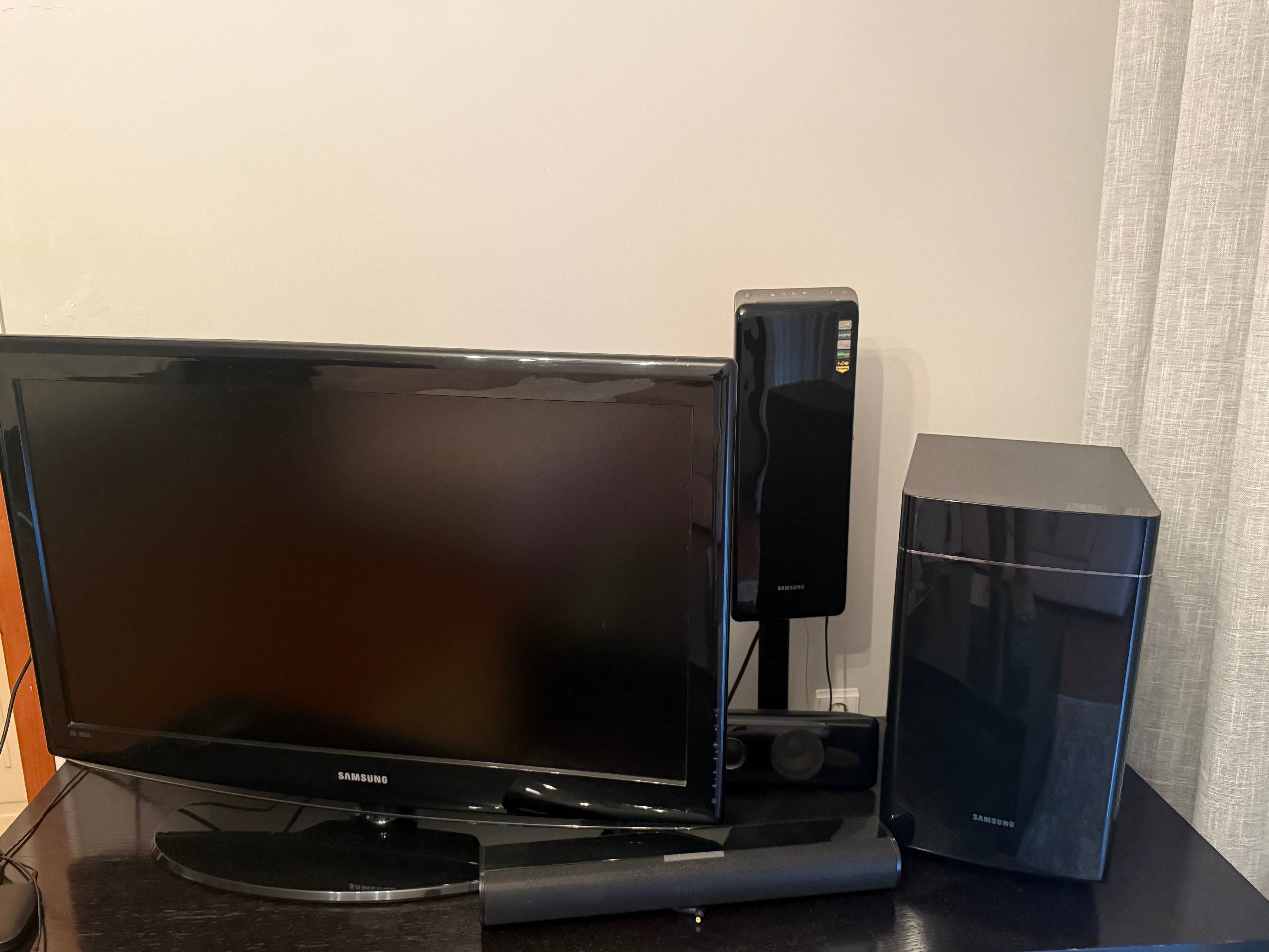 Televisão Samsung com sistema de som e leitor DVD