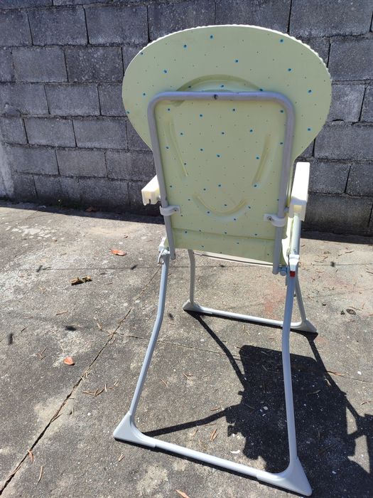 Vendo cadeira de refeição para criança