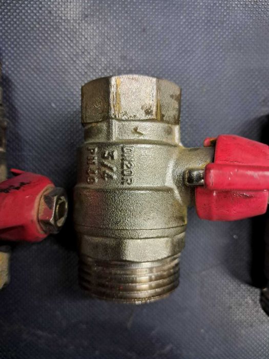 Sprzedam zawory kulowe