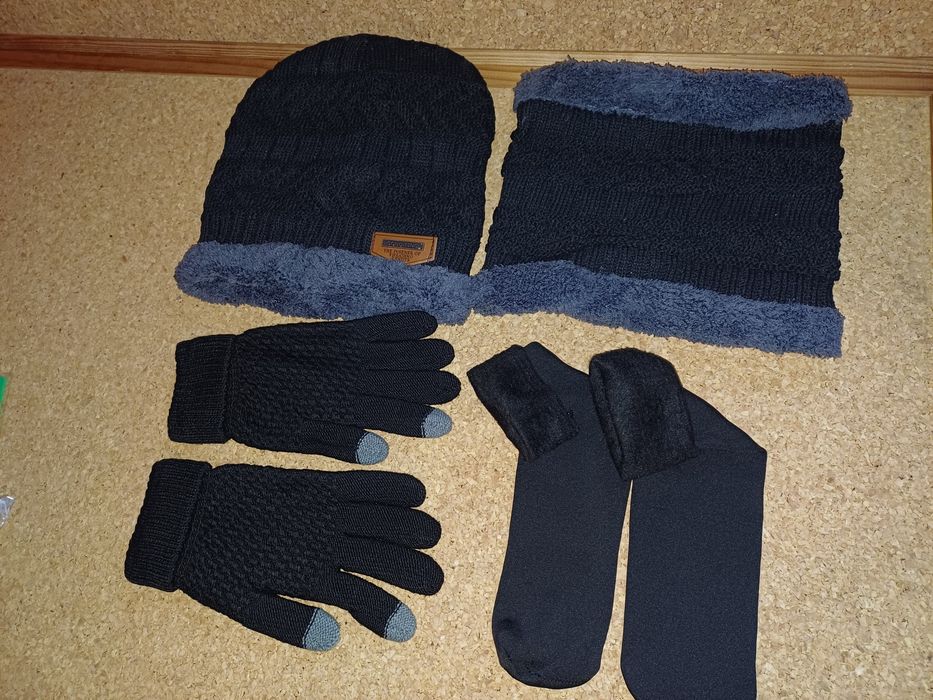 Conjunto de acessórios de Inverno com 4 Peças. Novo.