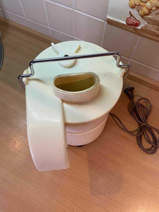 Електро соковитискач СВСП-202 соковижималка