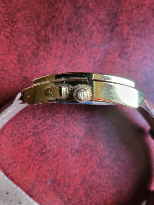 Швейцарський годинник Continental .