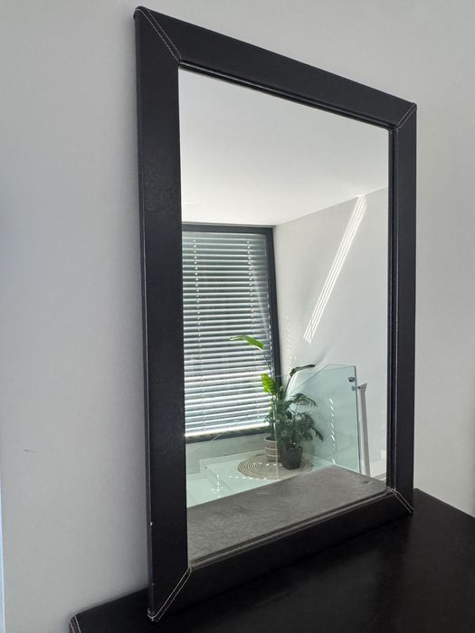 Comoda pele castanha com espelho