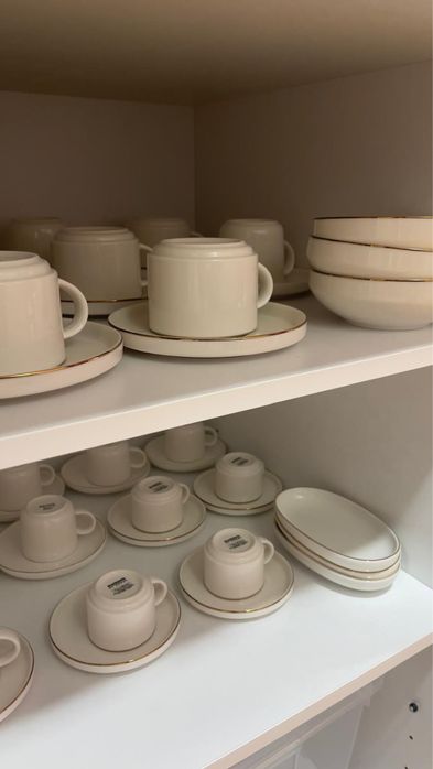 Manicure table for rent / eyebrow designer booth64617579558915123