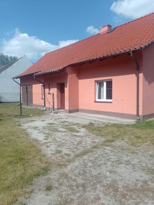Sprzedam dom w pięknej okolicy sąsiadującej z rezerwatem przyrody.