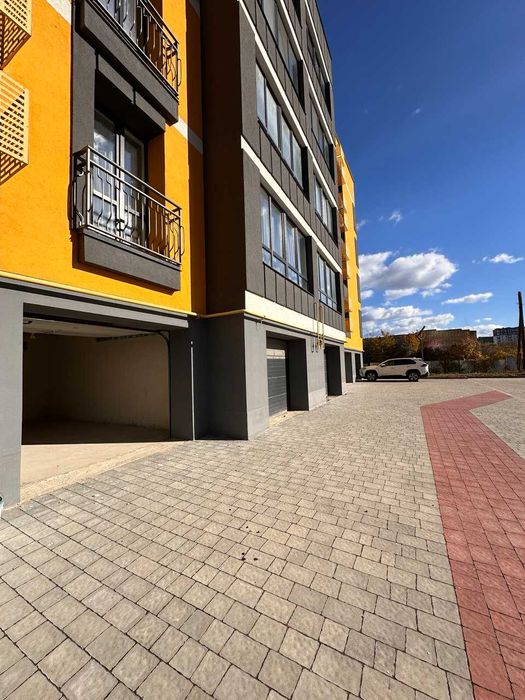 Гараж з гарним заїздом Національної Гвардії