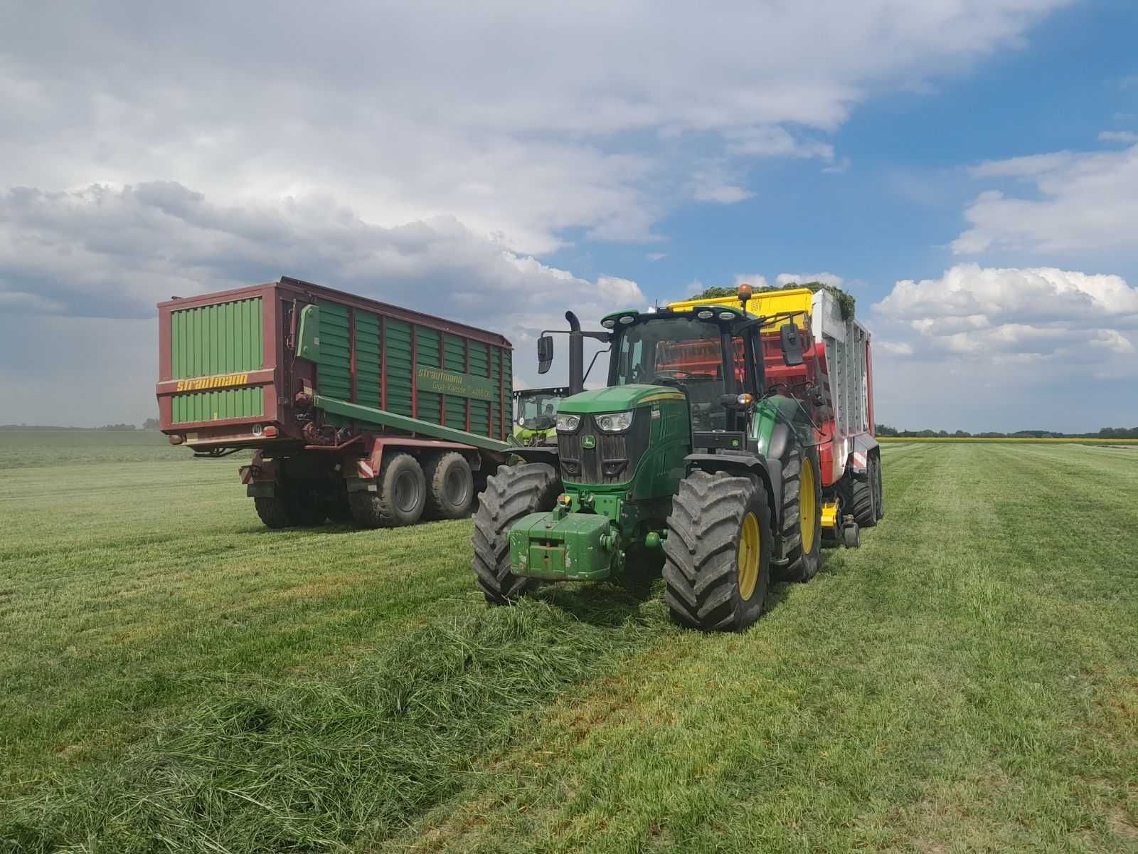Zbiór traw przyczepą pottinger Strautmann usługi rolnicze