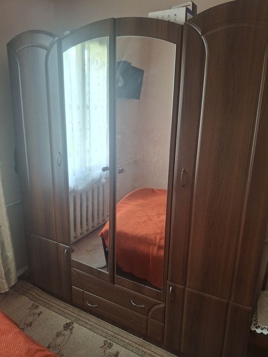 Продам весь комплект + ліжко ,комод і 2 тумбочки