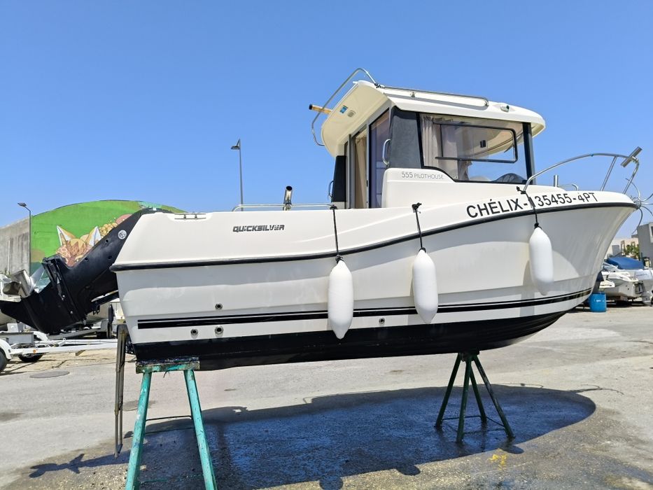 Vende se barco quicksilver 555 pilothouse, com mercury 115 de 2016