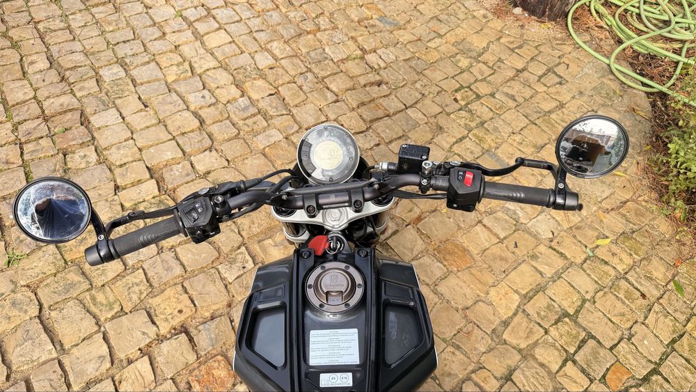 Husqvarna Svartpilen 125 – 2022 apenas 5300 km