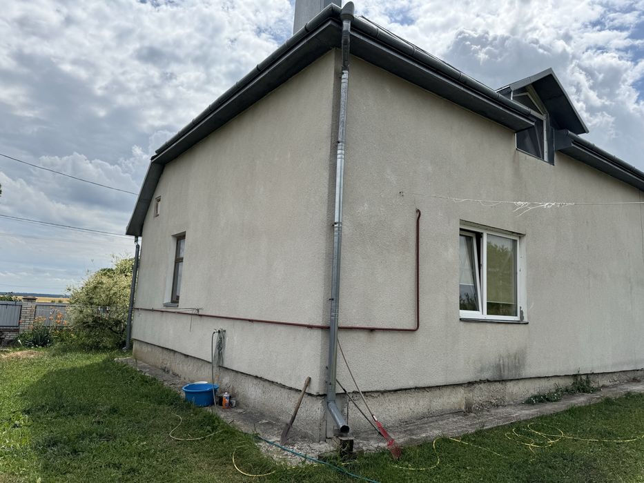 Продаж житлового будинку з землею