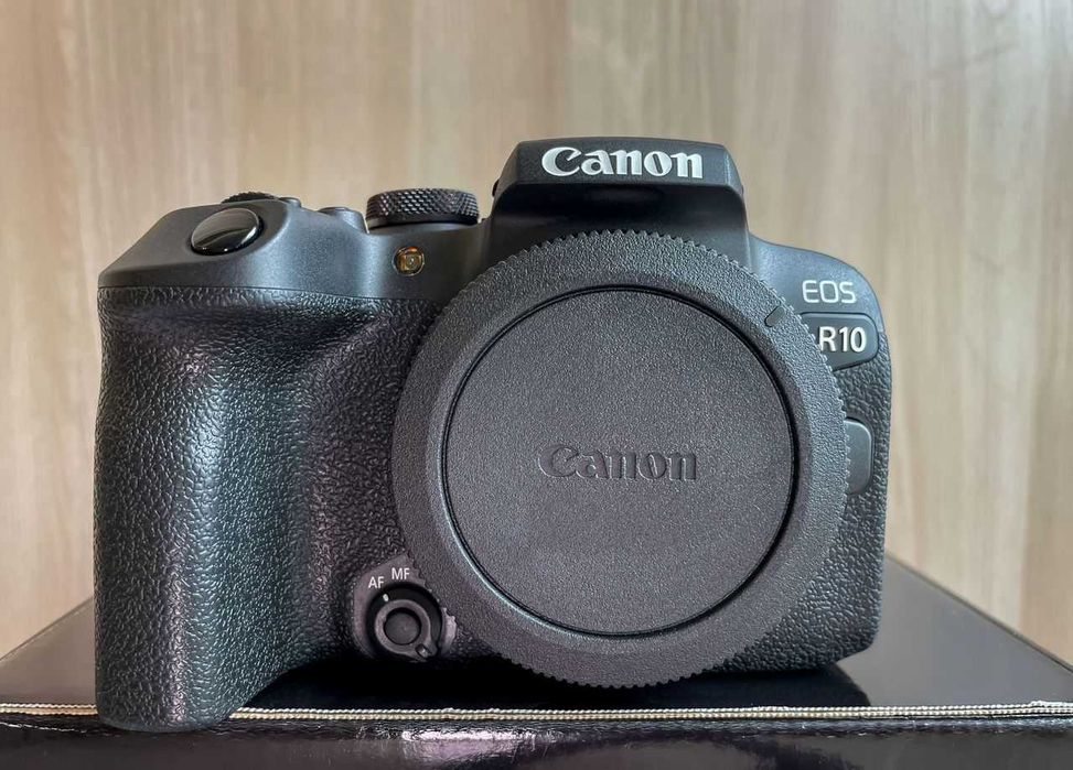 Canon EOS R10 Body – Aparat bezlusterkowy w stanie nowym, pełny zestaw