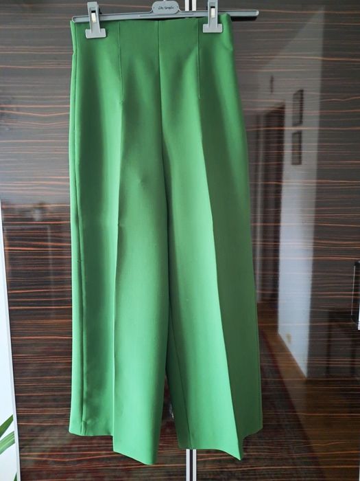 Spodnie szerokie Zara rozmiar xs stan bardzo dobry.