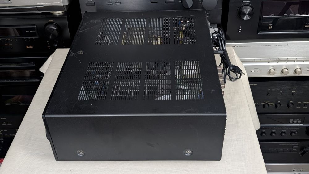 Yamaha R-N602 Wysokiej klasy amplituner stereo z funkcjami sieciowymi