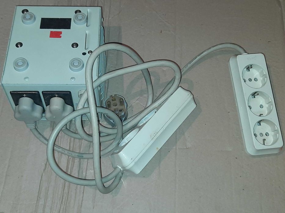 Стабилизатор/кондиционер электропитания Tripp Lite.