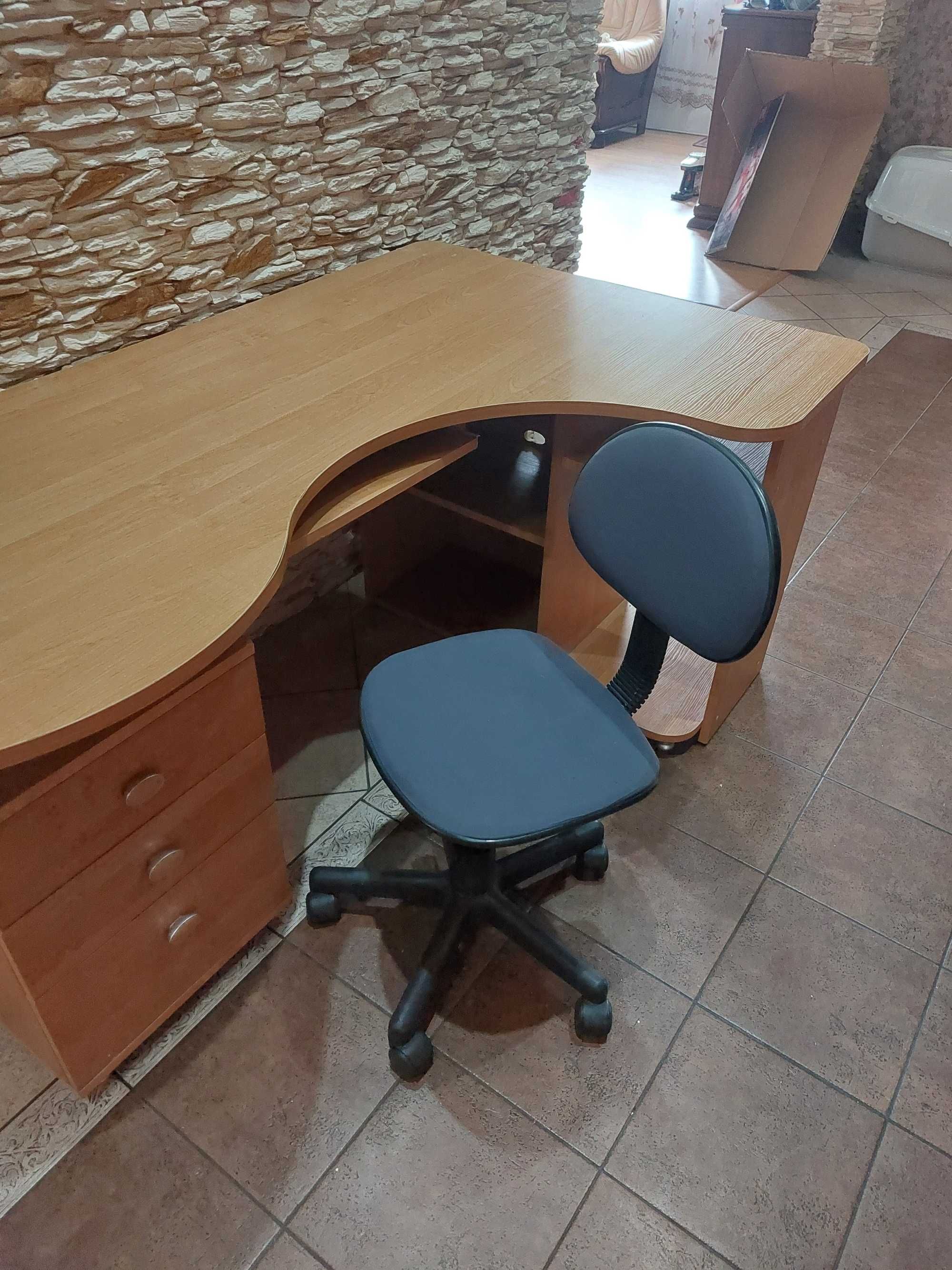 Biurko narożne kolor olcha 160 x 100 + fotel obrotowy biurowy