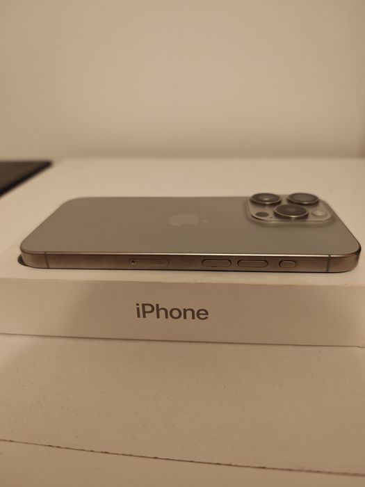 iPhone 15 pro Natural Titanium 256 GB