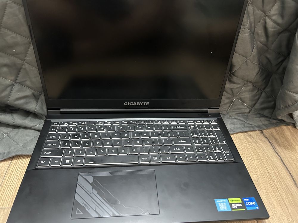 Laptop gigabyteg5kf+pokrowiec