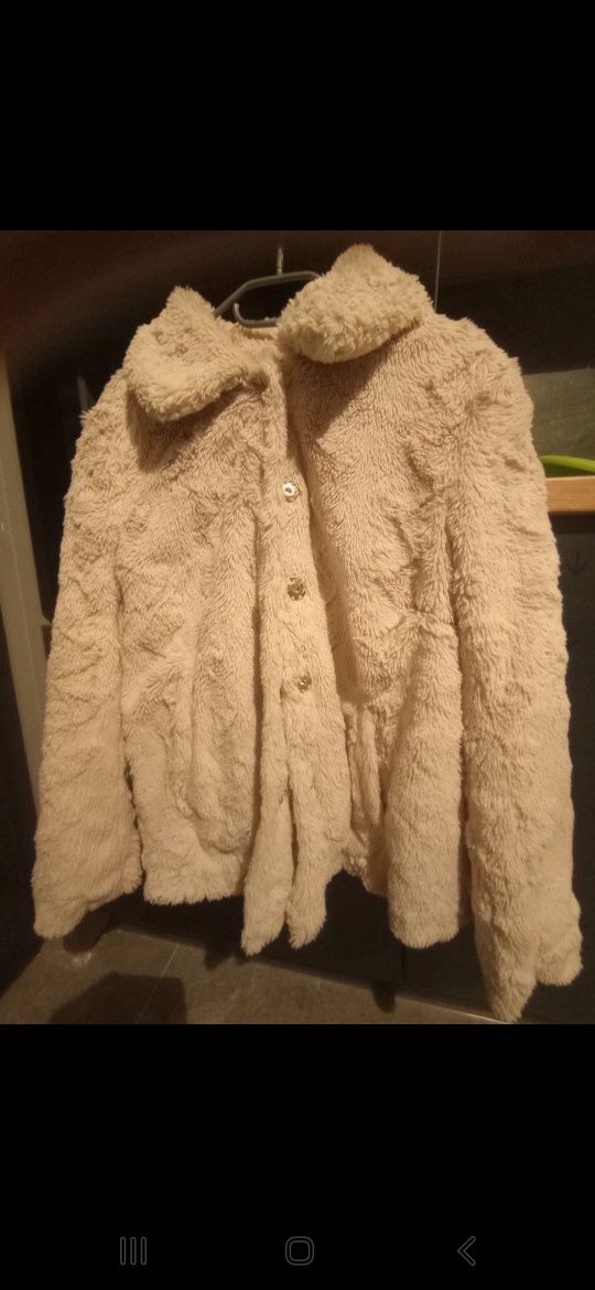 Futerko kolor beż/ecru, zapinane na zatrzaski