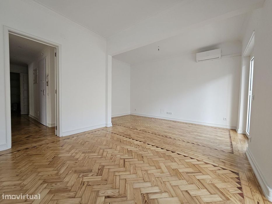 T2 (90m2) Remodelado na Av. Dom João V, Amadora