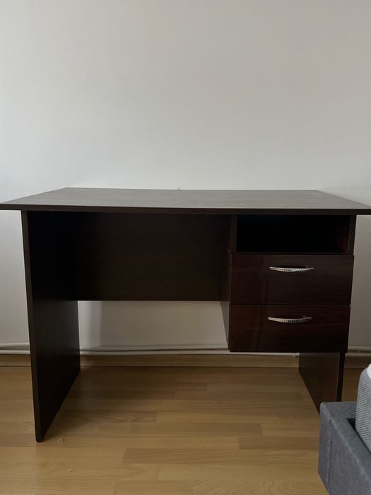 Стіл робочий, темного кольору