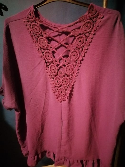 Blusas com renda atrás