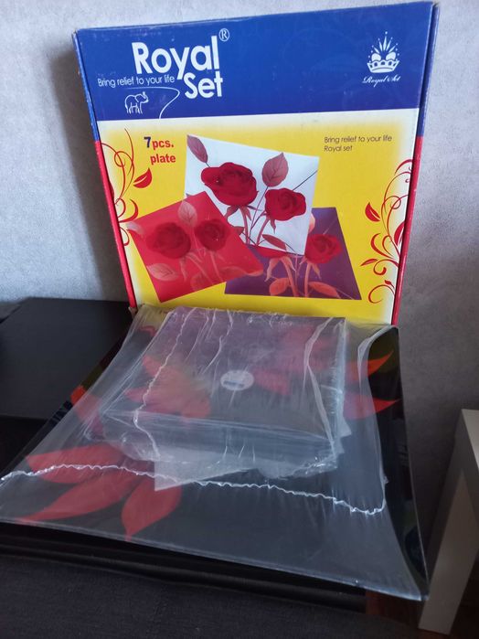 Набір тарілок для десерту.