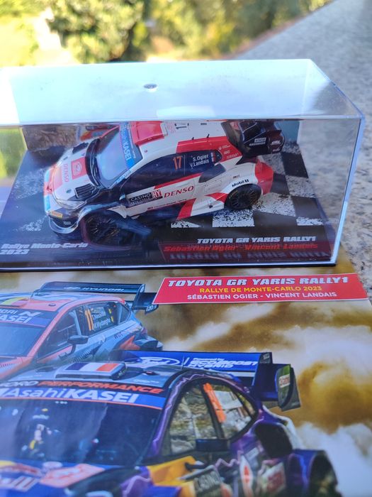 Carro WRC miniatura Sebastian Ogier Toyota Yaris Hybrid